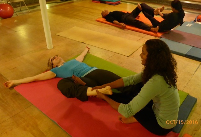 ALT =[“Thai massage students of Dr. Jolie Bookspan: demonstrating class skills”]