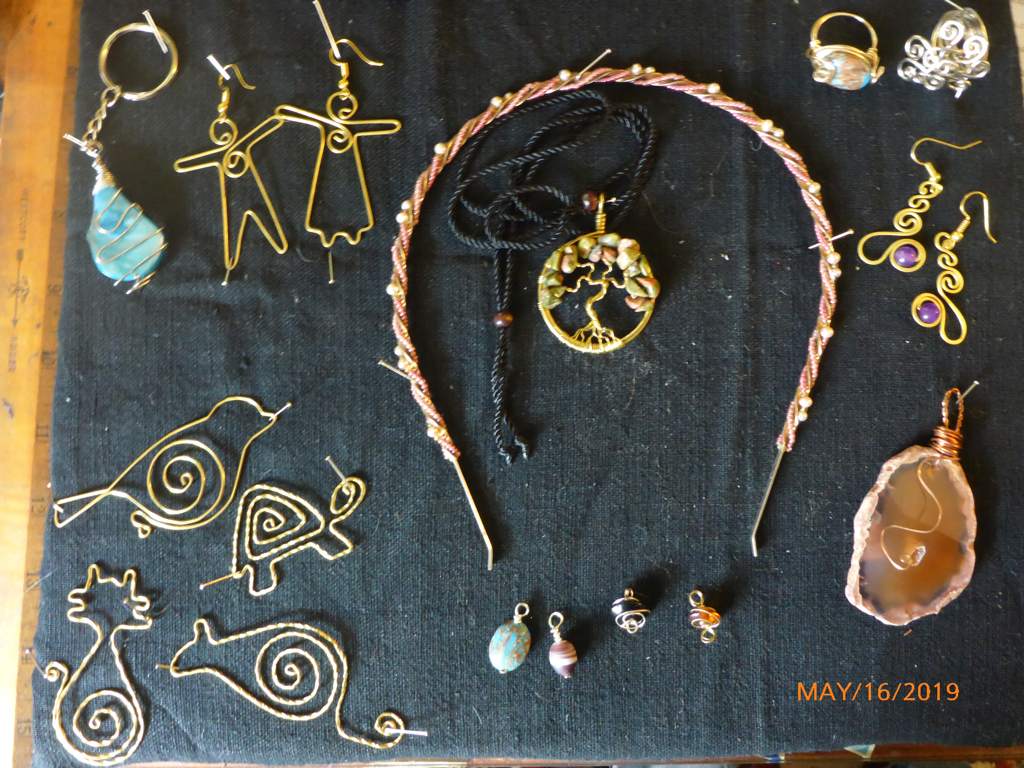 ALT =[“Dr. Jolie Bookspan makes and teaches fun wire art and handicrafts: More on Dr. Bookspan's Classes page - http://drbookspan.com/classes]